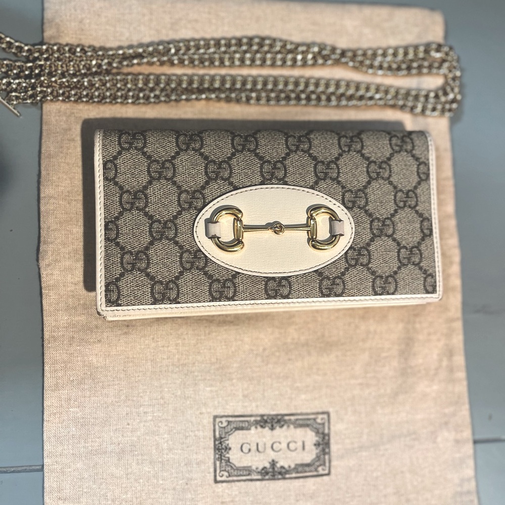 Gucci horse-bit leather wallet. With chain strap.